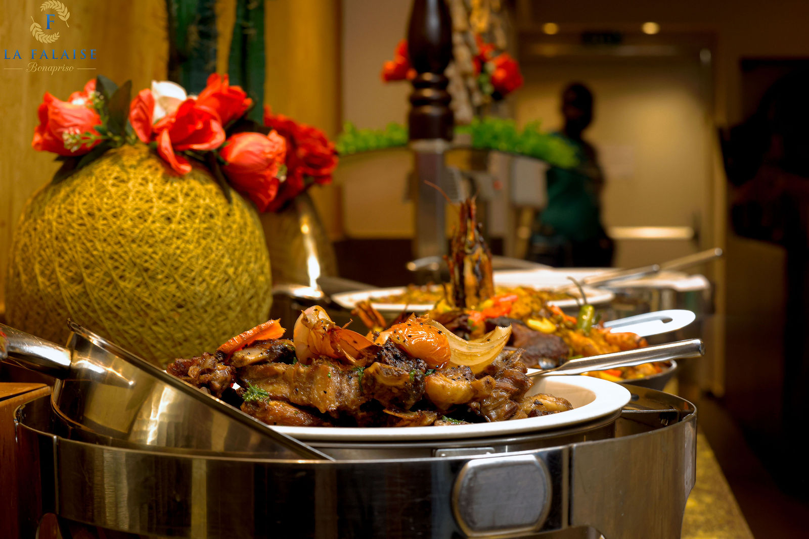 Restaurant MKM Signature La Falaise Bonapriso — Gastronomie camerounaise Douala