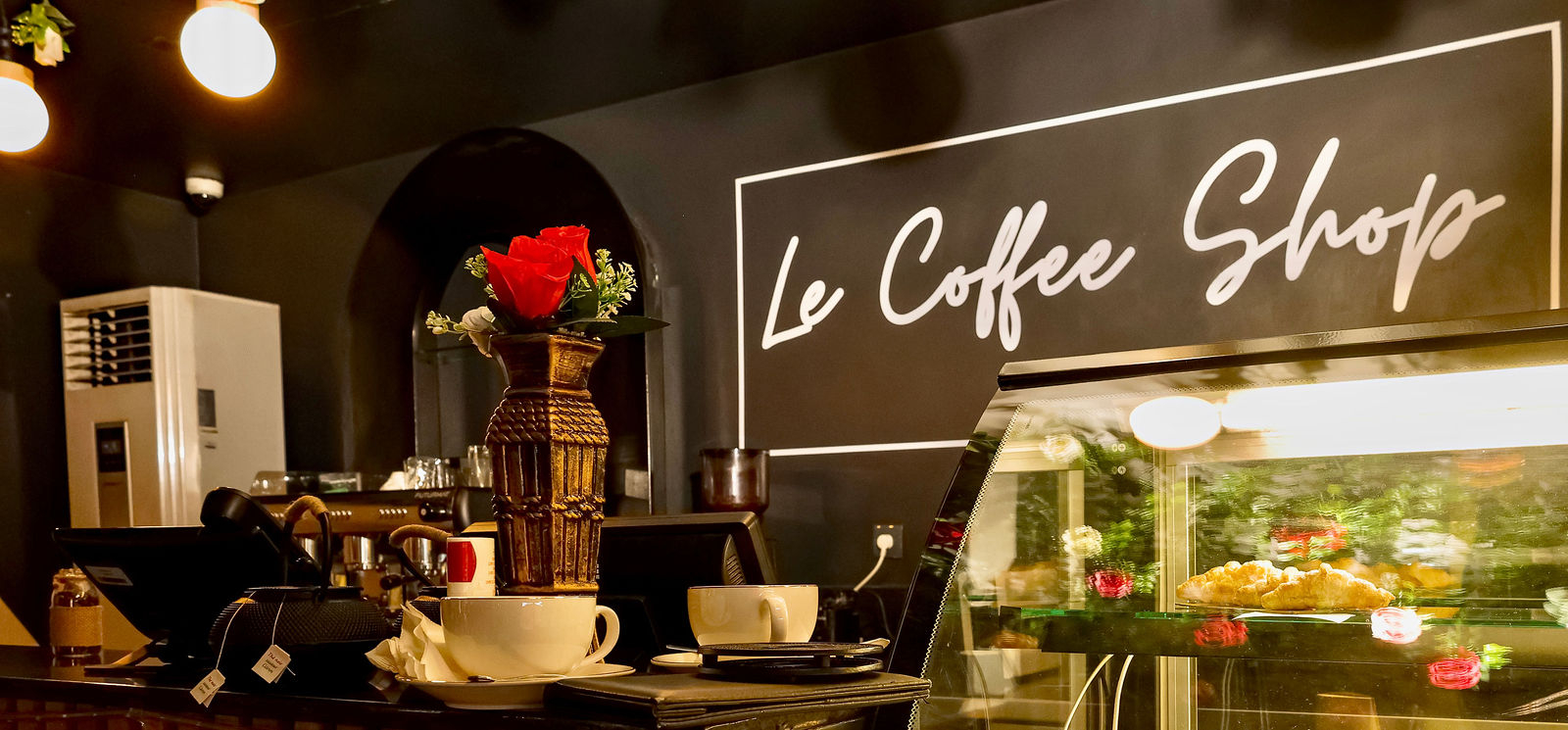 Coffee Shop La Falaise Bonapriso — Café Afro Chic Douala Cameroun