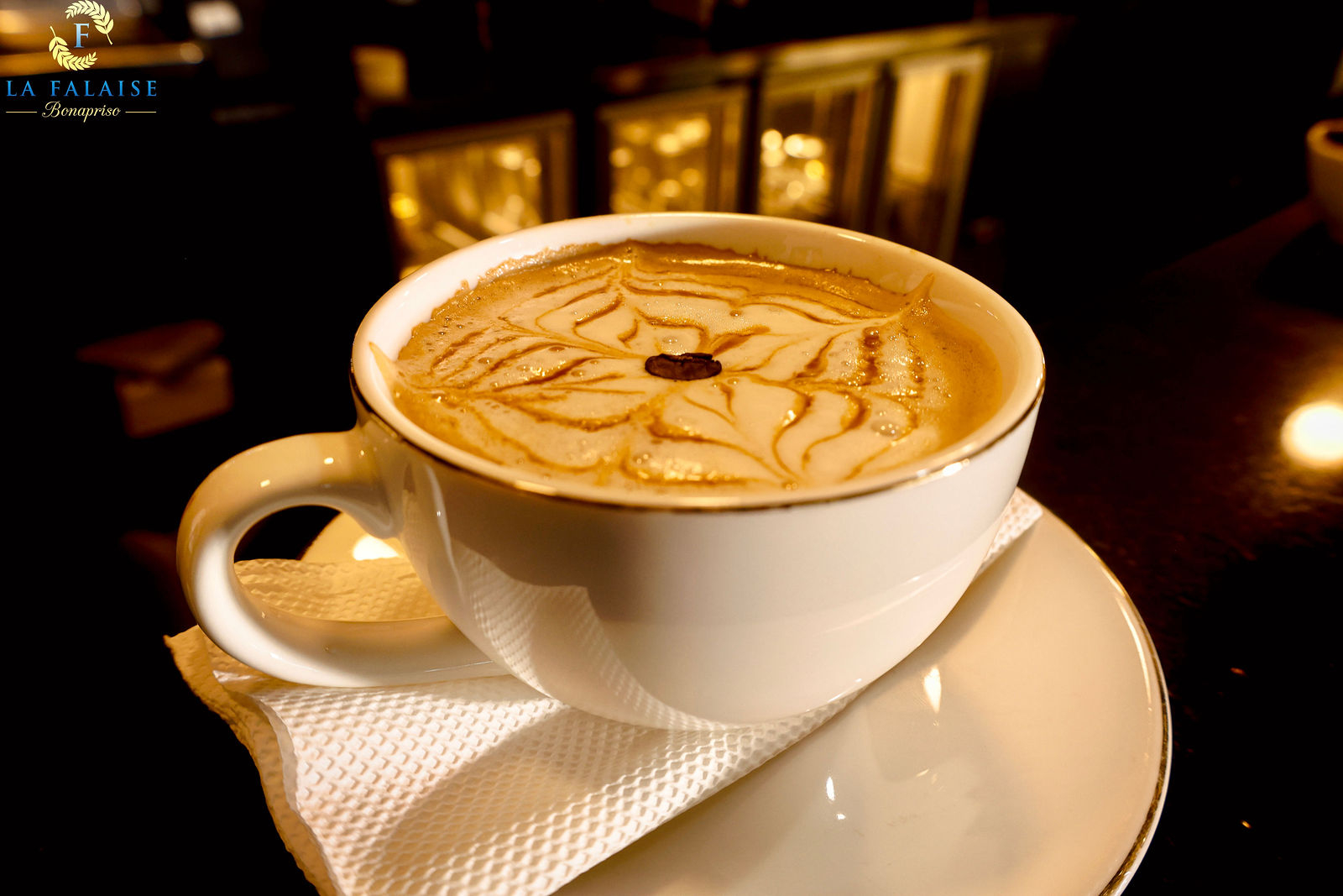 Cacao Bar La Falaise Bonapriso — Café artisanal Douala Cameroun