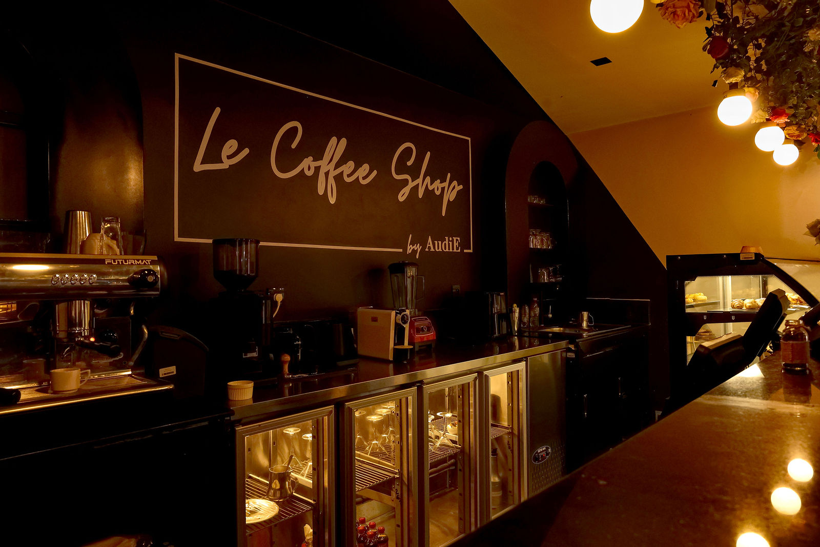 Bar lounge Coffee Shop La Falaise Douala