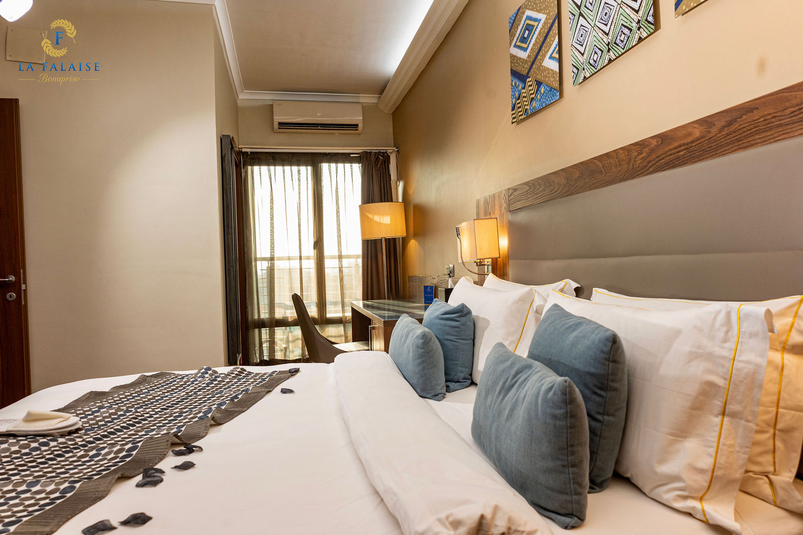 Executive Master Suite La Falaise Bonapriso Douala — Suite prestige