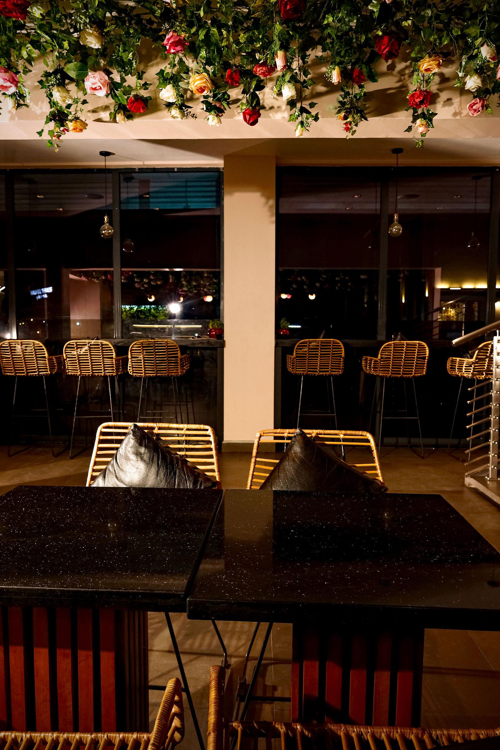 Bar lounge Coffee Shop La Falaise Douala