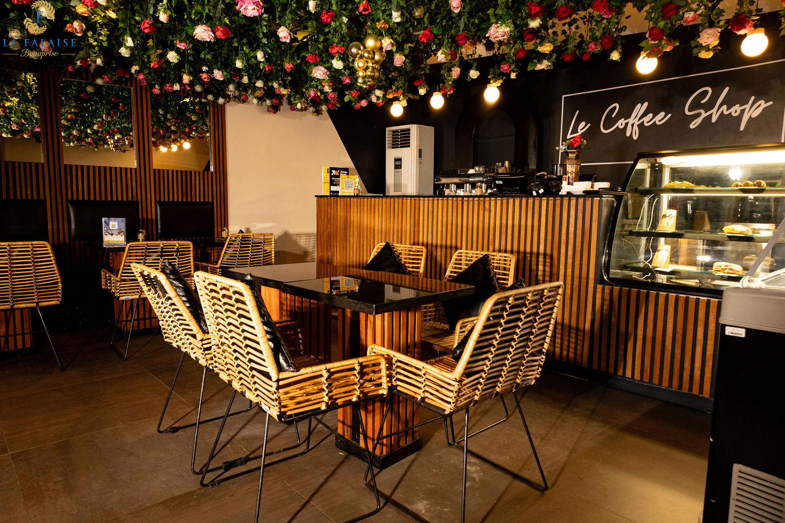 Bar lounge Coffee Shop La Falaise Douala