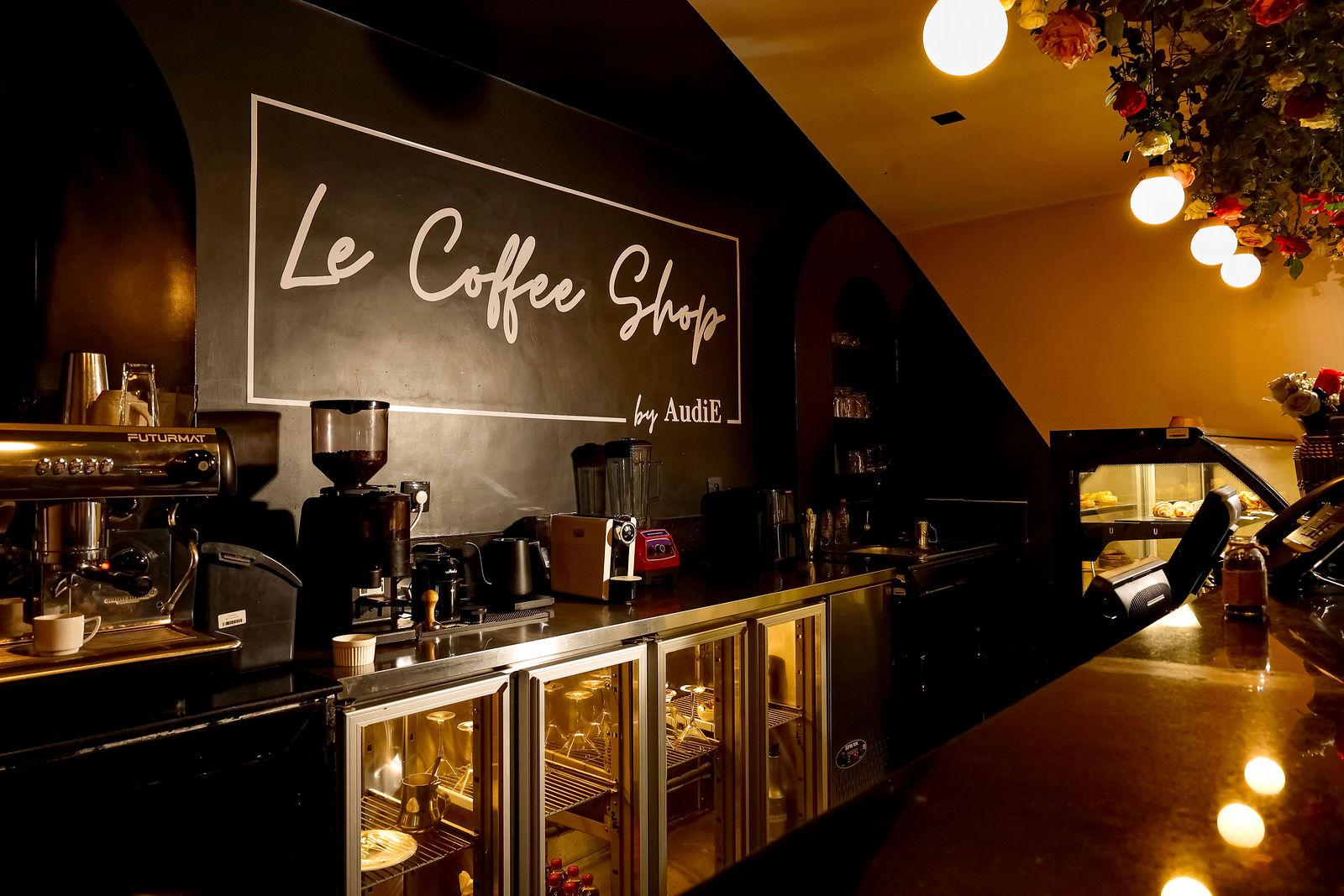 Bar lounge Coffee Shop La Falaise Douala