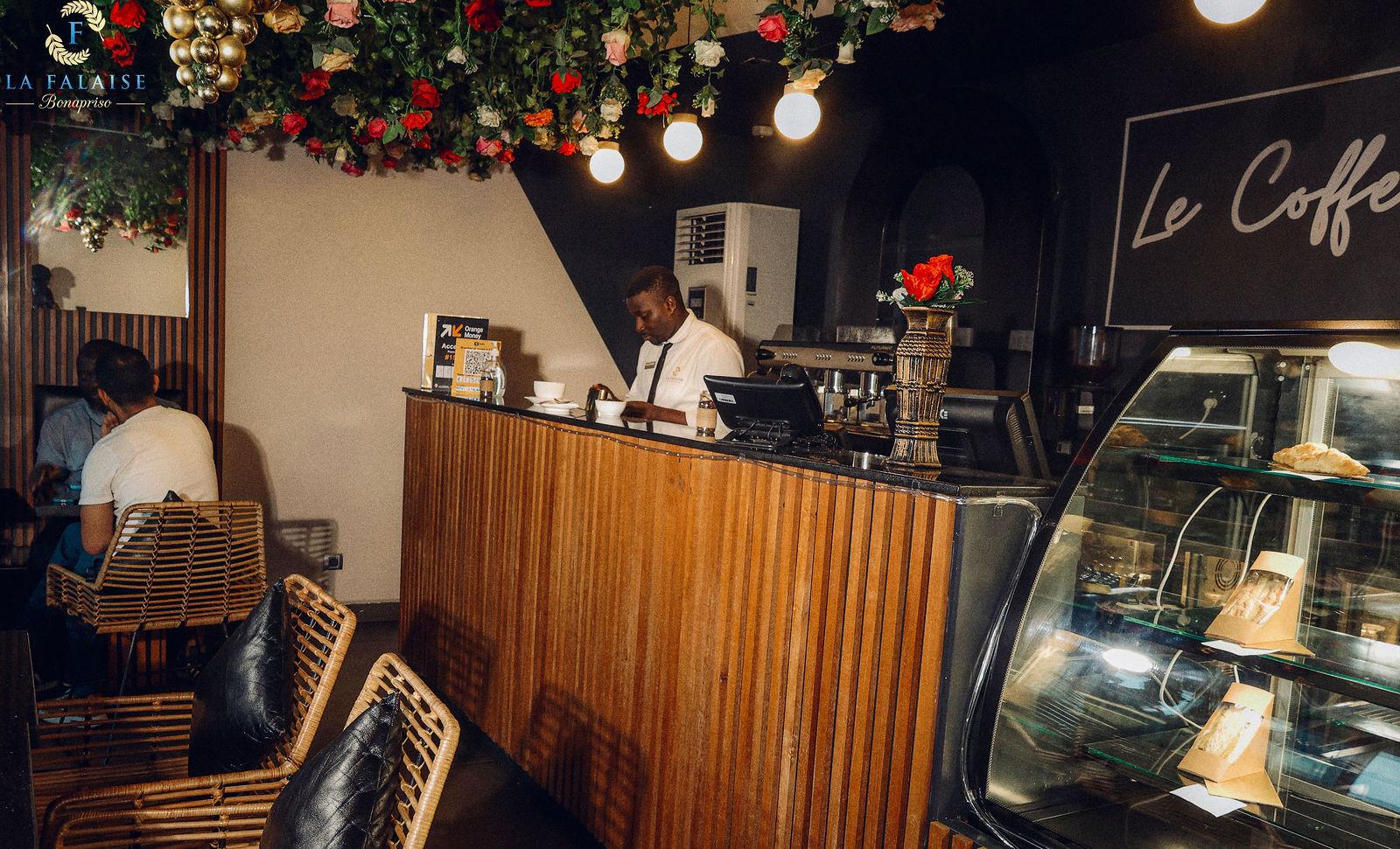 Espresso Coffee Shop La Falaise Bonapriso