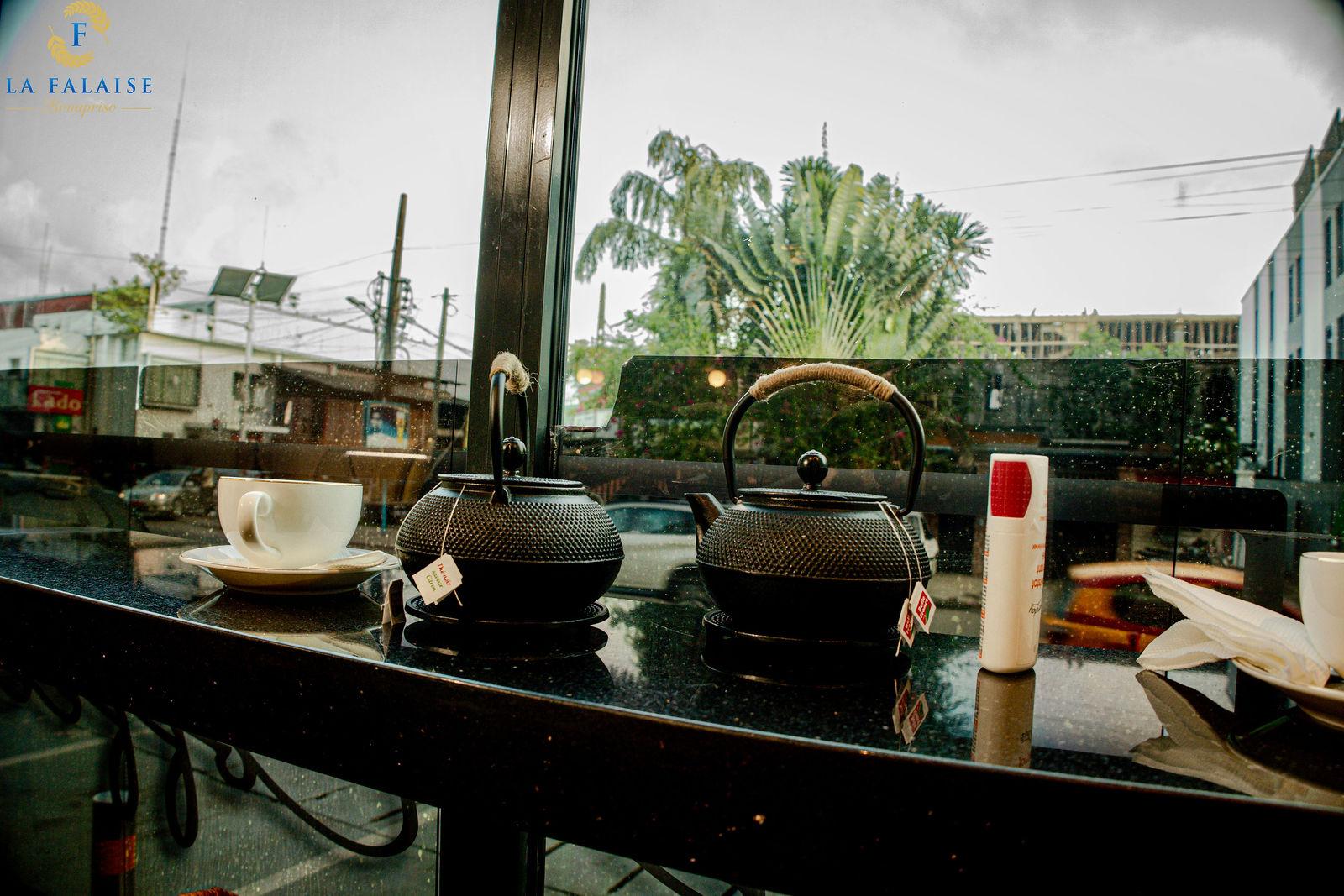 Bar lounge Coffee Shop La Falaise Douala