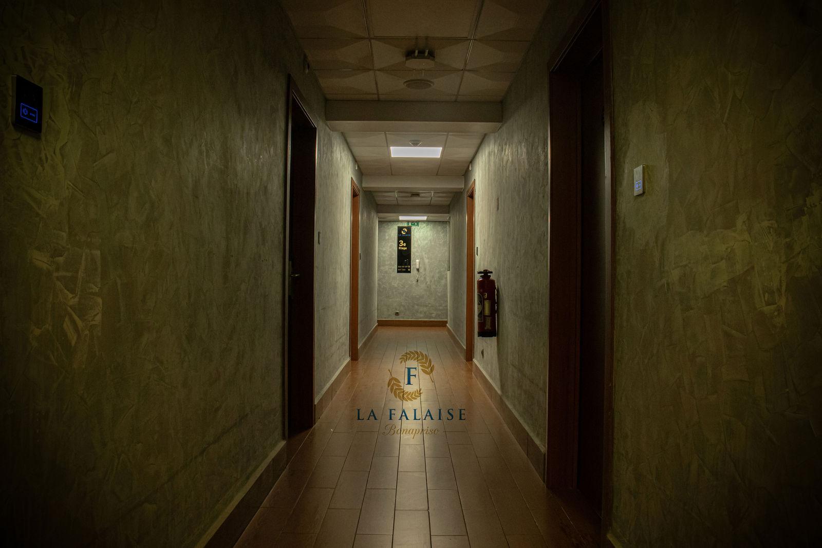 Chambres & Suites La Falaise Bonapriso