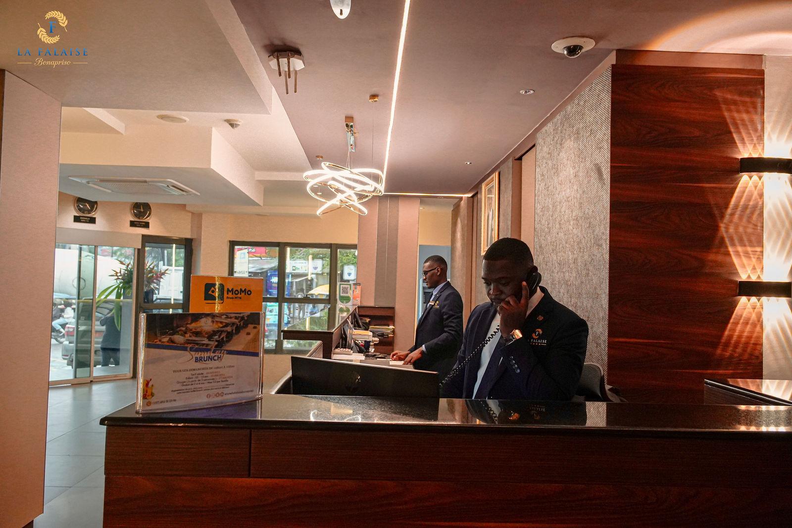 Hôtel La Falaise Bonapriso — Contact & Réservation Douala Cameroun