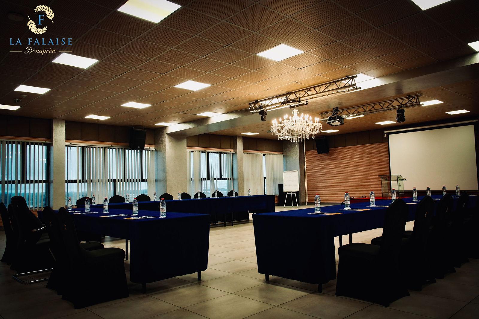 Séminaire entreprise La Falaise Bonapriso — Salle de conférence Douala