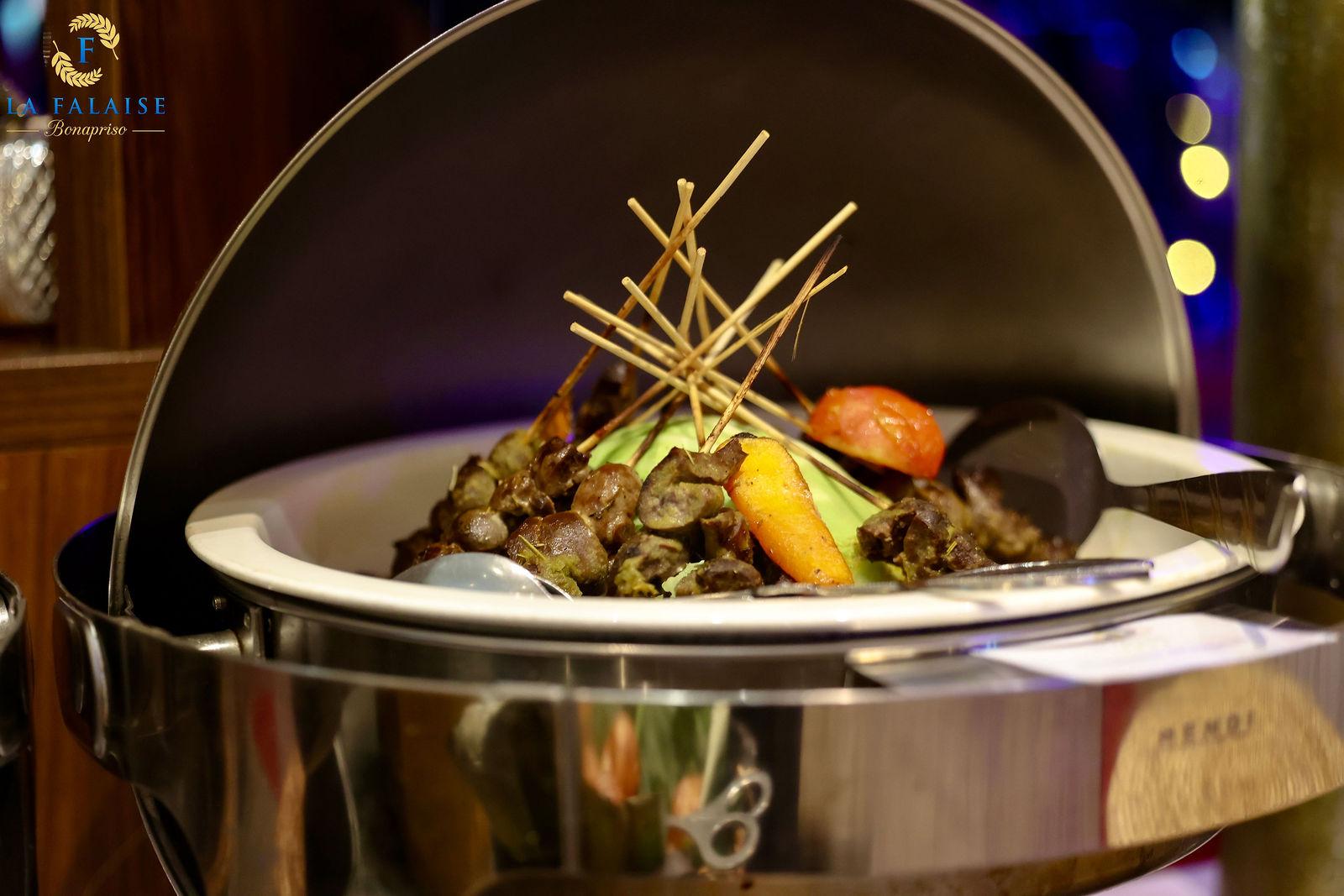 Restaurant MKM Signature La Falaise Bonapriso — Salle mezzanine